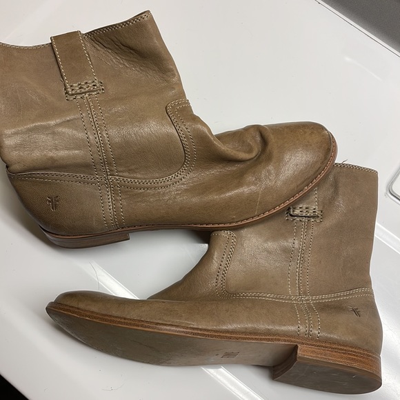 No box but barley worn - true to size - Picture 2 of 2